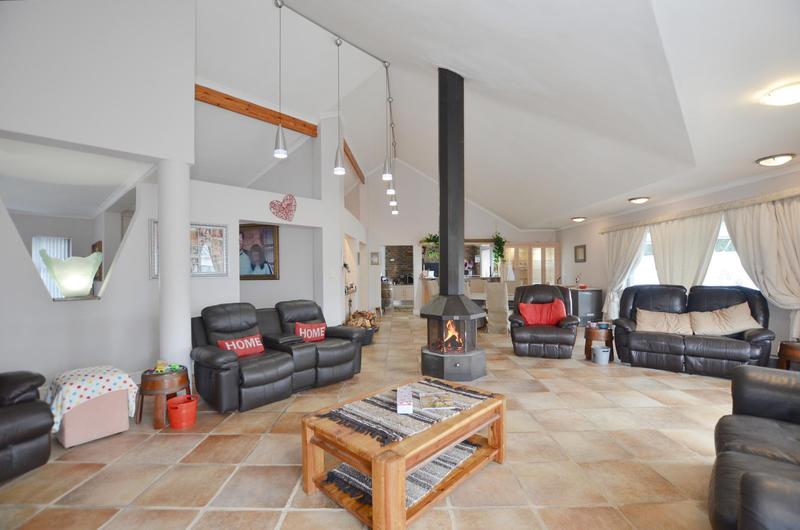 To Let 4 Bedroom Property for Rent in Everglen Western Cape